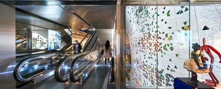 Dossier de presse | 3069-01 - Communiqué de presse | Printemps Haussmann Verticalité - UUfie - Architecture commerciale - View from escalator vestibule - Crédit photo : Michel Denance