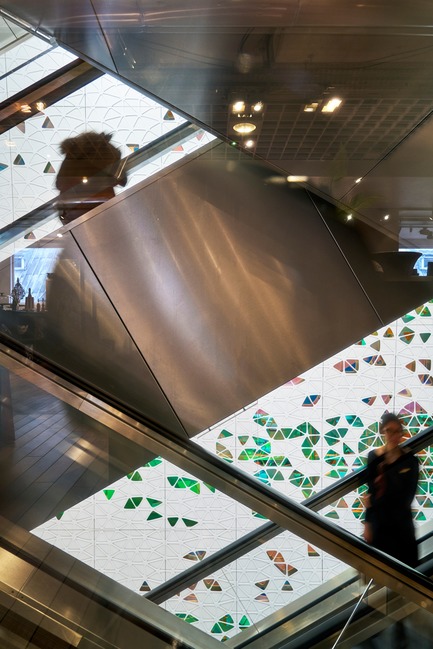 Dossier de presse | 3069-01 - Communiqué de presse | Printemps Haussmann Verticalité - UUfie - Architecture commerciale -  View from escalator between 4th-8th floor  - Crédit photo : Michel Denance