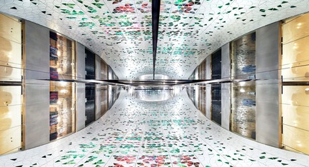 Dossier de presse | 3069-01 - Communiqué de presse | Printemps Haussmann Verticalité - UUfie - Architecture commerciale - View looking up the void - Crédit photo : Michel Denance