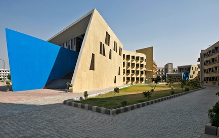 Dossier de presse | 1432-03 - Communiqué de presse | The Street - Sanjay Puri Architects - Architecture institutionnelle - North-West Entry - Crédit photo : Dinesh Mehta
