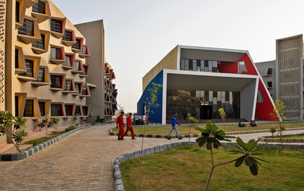 Dossier de presse | 1432-03 - Communiqué de presse | The Street - Sanjay Puri Architects - Architecture institutionnelle - Internal Streets - Crédit photo : Dinesh Mehta