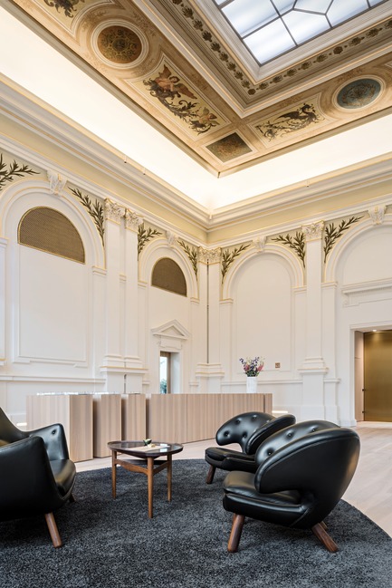 Dossier de presse | 2274-02 - Communiqué de presse | Telegraf 7 - BEHF Architects - Architecture commerciale -  Reception and waiting area  - Crédit photo : Hertha Hurnaus