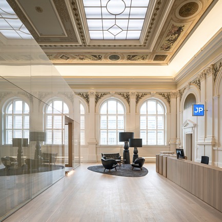 Dossier de presse | 2274-02 - Communiqué de presse | Telegraf 7 - BEHF Architects - Architecture commerciale -    Historical hall with reception &nbsp;<br><br>   - Crédit photo : Hertha Hurnaus