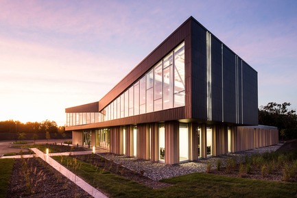 Dossier de presse | 865-30 - Communiqué de presse | Lemay remporte un prix d’excellence de «American Architecture Prize » pour la conception des bureaux de Pomerleau - Lemay - Architecture commerciale - Bureaux de Pomerleau&nbsp; - Crédit photo : Jonathan Robert