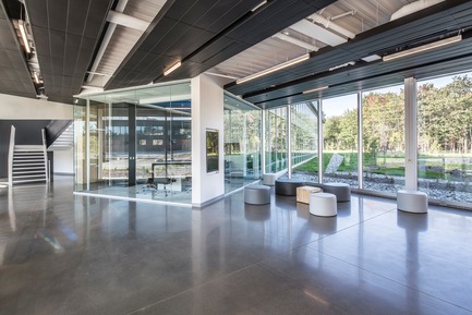 Dossier de presse | 865-30 - Communiqué de presse | Lemay remporte un prix d’excellence de «American Architecture Prize » pour la conception des bureaux de Pomerleau - Lemay - Architecture commerciale - Bureaux de Pomerleau - Intérieur&nbsp; - Crédit photo : Jonathan Robert