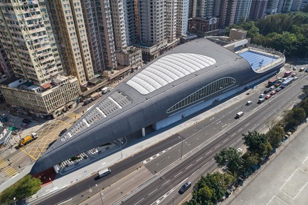 Dossier de presse | 1474-01 - Communiqué de presse | Hong Kong’s Kennedy Town Swimming Pool - Farrells - Architecture commerciale - A bird's eye view of the Kennedy Town Swimming Pool in Hong Kong, completed in 2017 - Crédit photo : Farrells