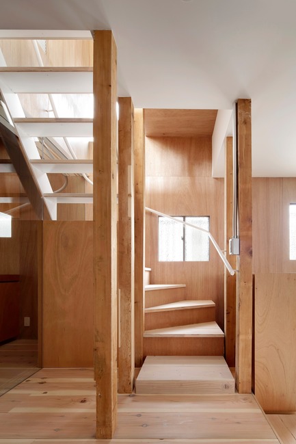Dossier de presse | 3116-01 - Communiqué de presse | House for Four Generations - tomomi kito architect & associates - Design d’intérieur résidentiel - Staircase - Crédit photo : satoshi shigeta