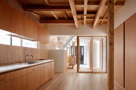 Dossier de presse | 3116-01 - Communiqué de presse | House for Four Generations - tomomi kito architect & associates - Design d’intérieur résidentiel - 1F common space - Crédit photo : satoshi shigeta