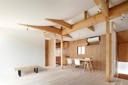 Dossier de presse | 3116-01 - Communiqué de presse | House for Four Generations - tomomi kito architect & associates - Design d’intérieur résidentiel - 2F common space - Crédit photo : satoshi shigeta