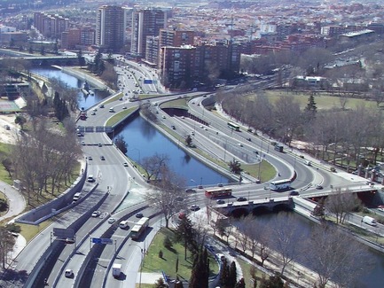 Dossier de presse | 3076-01 - Communiqué de presse | Madrid Rio. Une nouvelle écologie urbaine - Burgos & Garrido; Porras La Casta; Rubio & A-Sala et West 8 [Ginés Garrido, directeur du projet] - Architecture de paysage - Avant - Crédit photo : Auteurs du projet