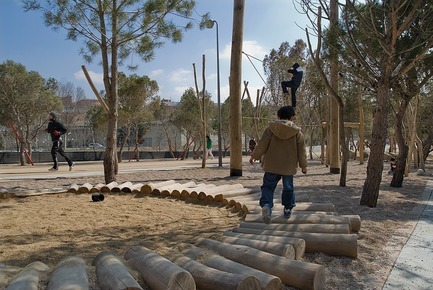 Dossier de presse | 3076-01 - Communiqué de presse | Madrid Rio. Une nouvelle écologie urbaine - Burgos & Garrido; Porras La Casta; Rubio & A-Sala et West 8 [Ginés Garrido, directeur du projet] - Architecture de paysage - Parc à&nbsp;jeux - Crédit photo : Ana Müller