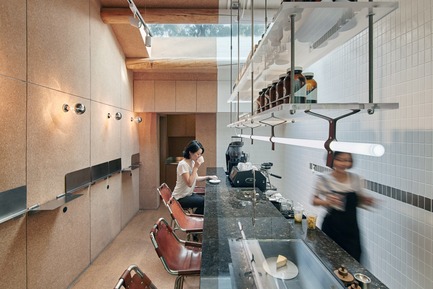 Dossier de presse | 1080-27 - Communiqué de presse | INSIDE World Festival of Interiors Announces Day Two Winners From Arena Berlin - INSIDE: World Festival of Interiors - Concours - Office AIO_Big Small Coffee and Guestroom - Crédit photo : Bars &amp; Restaurants