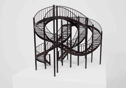 Dossier de presse | 1969-04 - Communiqué de presse | Fairmont Le Reine Elizabeth dévoile sa nouvelle collection d'oeuvres d'art - plus de 123 œuvres de 37 artistes contemporains - Fairmont Le Reine Elizabeth, MASSIVart Collection, et Sid Lee Architecture - Art - MICHEL DE BROIN,&nbsp;Révolution, 2010, Acier / Steel&nbsp;<br><br> - Crédit photo : Guy L'Heureux