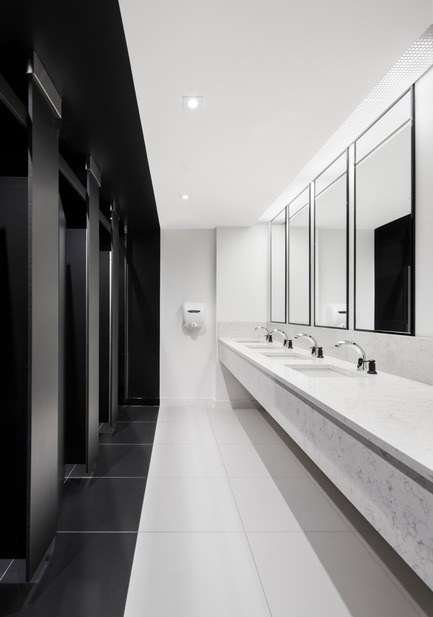 Press kit | 1303-05 - Press release | Electronic Arts - Sid Lee Architecture - Commercial Interior Design - Washroom - Photo credit: Stéphane Brügger
