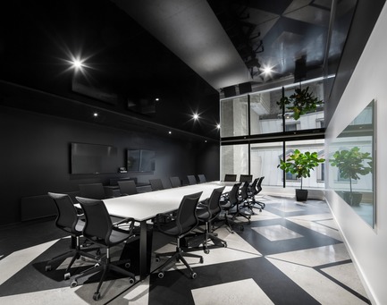 Press kit | 1303-05 - Press release | Electronic Arts - Sid Lee Architecture - Commercial Interior Design - Conference Room - Photo credit: Stéphane Brügger