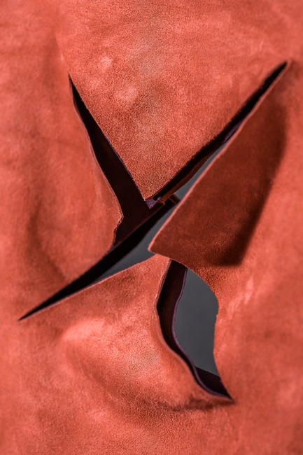 Press kit | 2350-02 - Press release | Elena Vandelli Ηandcrafted Design - Elena Vandelli, Architect and Designer - Fashion Design -  Red Leather L+X Bag, detail of 'X' handle<br>  - Photo credit: @ George Messaritakis