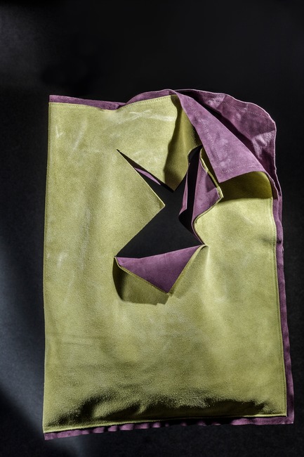 Press kit | 2350-02 - Press release | Elena Vandelli Ηandcrafted Design - Elena Vandelli, Architect and Designer - Fashion Design -  Green Leather L+X Bag, front view<br>  - Photo credit: @ George Messaritakis