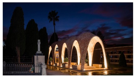 Press kit | 3109-01 - Press release | Mortuary Chapel for the Soriano-Manzanet Family - Vegas&Mileto - Art - General view of the mortuary chapel at night - Photo credit: Vegas&amp;Mileto