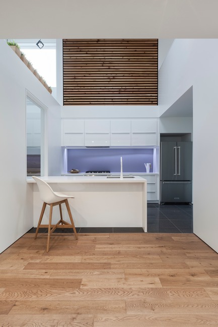 Dossier de presse | 3057-01 - Communiqué de presse | Flipped House - Atelier RZLBD - Architecture résidentielle - Flipped House, kitchen area - Crédit photo : Borxu