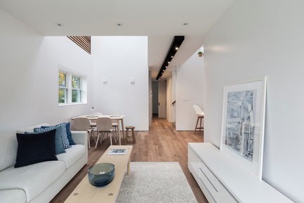 Dossier de presse | 3057-01 - Communiqué de presse | Flipped House - Atelier RZLBD - Architecture résidentielle - Flipped House, Living / dining - Crédit photo : Borxu