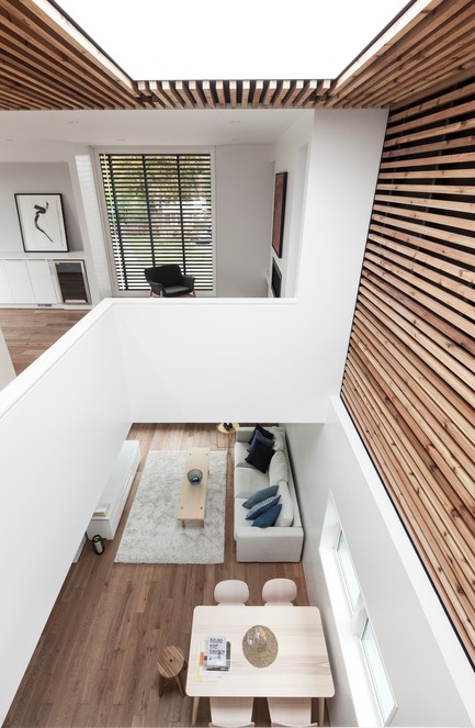 Dossier de presse | 3057-01 - Communiqué de presse | Flipped House - Atelier RZLBD - Architecture résidentielle - Flipped House, looking from the home office towards the living area - Crédit photo : Borxu