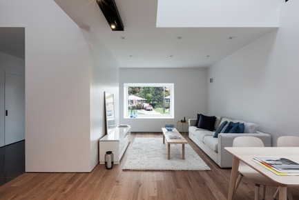 Dossier de presse | 3057-01 - Communiqué de presse | Flipped House - Atelier RZLBD - Architecture résidentielle - Flipped House, dining / living - Crédit photo : Borxu