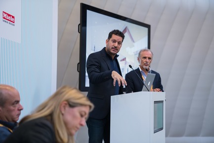 Press kit | 1387-04 - Press release | The New CHUM by CannonDesign + NEUF architect(e)s Wins an INSIDE 2017 Award at The World Architecture Festival in Berlin - CannonDesign + NEUF architect(e)s - Institutional Architecture -   Presentation to the INSIDE super-jury - Azad Chichmanian, architect partner NEUF architect(e)s and Gustavo Lima, architect partner CannonDesign   - Photo credit: World Architecture Festival