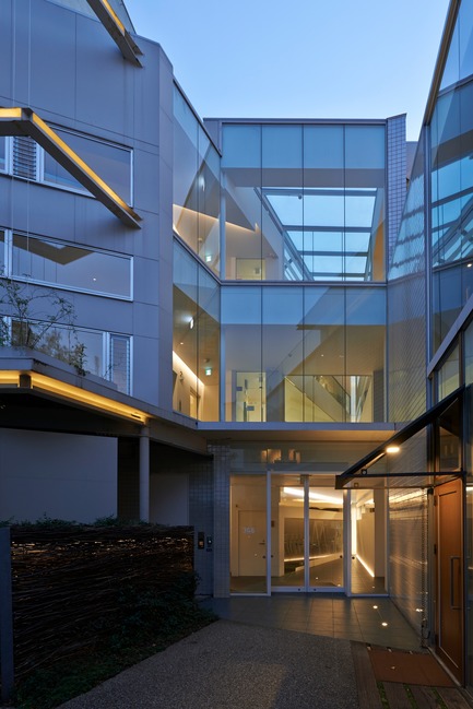 Dossier de presse | 3153-01 - Communiqué de presse | Green Triangle – Aoyama 346 - Ryuichi Sasaki + Rieko Okumura/ Sasaki Architecture - Architecture commerciale - Crédit photo : Ryota Atarashi<br><br>