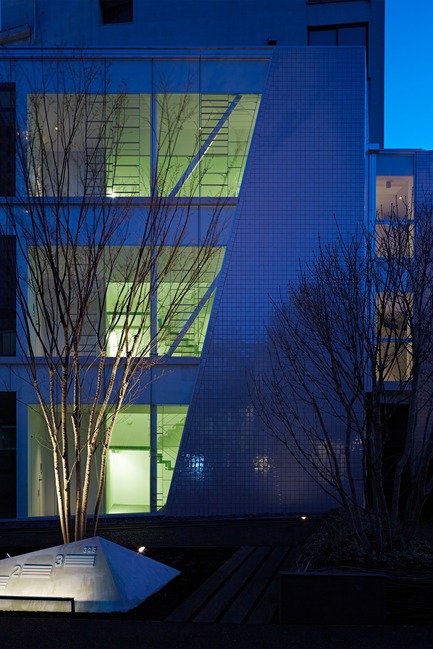 Dossier de presse | 3153-01 - Communiqué de presse | Green Triangle – Aoyama 346 - Ryuichi Sasaki + Rieko Okumura/ Sasaki Architecture - Architecture commerciale - Crédit photo : Koichi Torimura