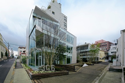 Dossier de presse | 3153-01 - Communiqué de presse | Green Triangle – Aoyama 346 - Ryuichi Sasaki + Rieko Okumura/ Sasaki Architecture - Architecture commerciale - Crédit photo : Koichi Torimura