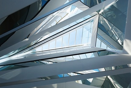 Dossier de presse | 3153-01 - Communiqué de presse | Green Triangle – Aoyama 346 - Ryuichi Sasaki + Rieko Okumura/ Sasaki Architecture - Architecture commerciale - Crédit photo : Koichi Torimura