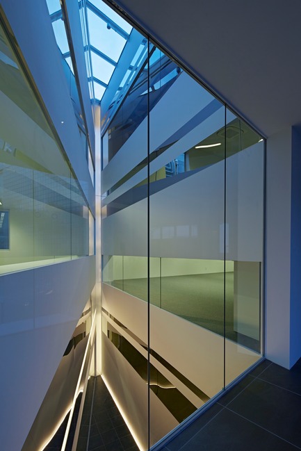 Dossier de presse | 3153-01 - Communiqué de presse | Green Triangle – Aoyama 346 - Ryuichi Sasaki + Rieko Okumura/ Sasaki Architecture - Architecture commerciale - Crédit photo : Koichi Torimura