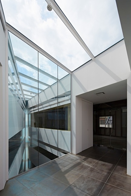 Dossier de presse | 3153-01 - Communiqué de presse | Green Triangle – Aoyama 346 - Ryuichi Sasaki + Rieko Okumura/ Sasaki Architecture - Architecture commerciale - Crédit photo : Koichi Torimura