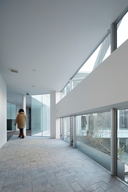 Dossier de presse | 3153-01 - Communiqué de presse | Green Triangle – Aoyama 346 - Ryuichi Sasaki + Rieko Okumura/ Sasaki Architecture - Architecture commerciale - Crédit photo : Koichi Torimura