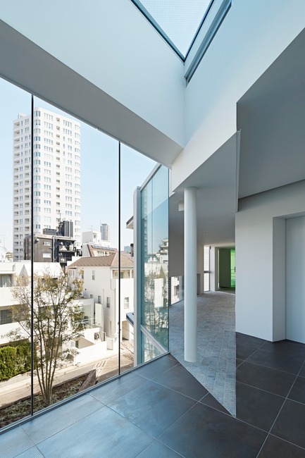 Dossier de presse | 3153-01 - Communiqué de presse | Green Triangle – Aoyama 346 - Ryuichi Sasaki + Rieko Okumura/ Sasaki Architecture - Architecture commerciale - Crédit photo : Koichi Torimura