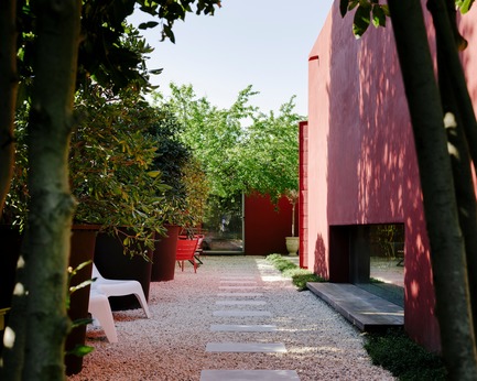 Dossier de presse | 2926-01 - Communiqué de presse | Maison GOM - (ma!ca) architecture - Architecture résidentielle - jardin en longueur - Crédit photo : Julien Kerdraon