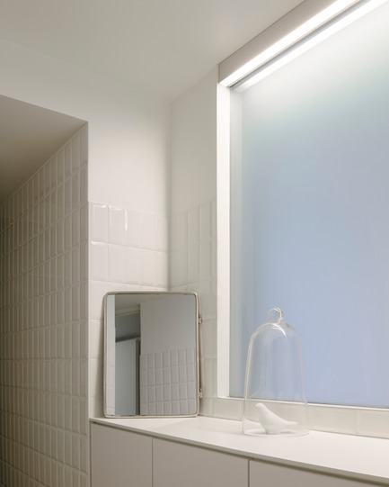 Dossier de presse | 2926-01 - Communiqué de presse | Maison GOM - (ma!ca) architecture - Architecture résidentielle - salle de bains de lumière - Crédit photo : Julien Kerdraon