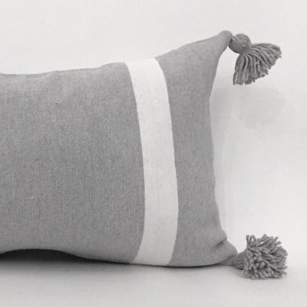 Dossier de presse | 798-08 - Communiqué de presse | Ramacieri Soligo s'agrandit et développe son volet déco - Ramacieri Soligo - Art de vivre -  Théo rectangle - Gris&nbsp; - Crédit photo : Ramacieri Soligo&nbsp;