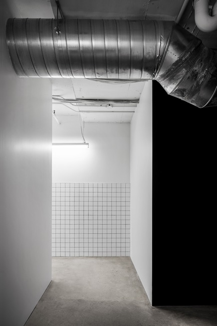 Dossier de presse | 1677-03 - Communiqué de presse | SSENSE - Atelier Barda architecture - Design d’intérieur commercial - Crédit photo : Adrien Williams