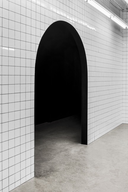 Dossier de presse | 1677-03 - Communiqué de presse | SSENSE - Atelier Barda architecture - Design d’intérieur commercial - Crédit photo : Adrien Williams