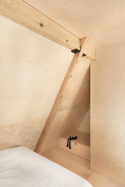 Dossier de presse | 1010-08 - Communiqué de presse | &lt; - Studio Jean Verville architectes - Architecture résidentielle - &lt; - Crédit photo : Maxime Brouillet