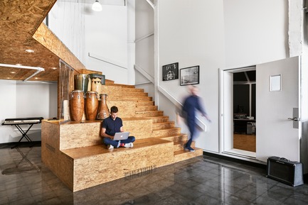Dossier de presse | 2624-02 - Communiqué de presse | Un nouveau studio de son pour La Hacienda Creative - Newsam Construction + MXMA Architecture & Design - Design d’intérieur commercial - Crédit photo : Annie Fafard