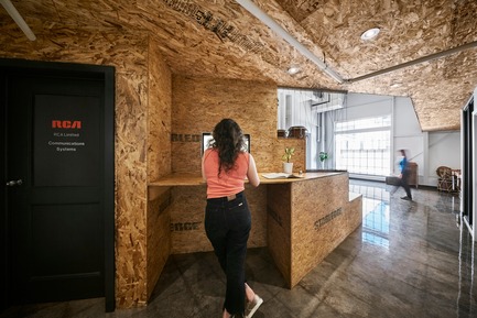Dossier de presse | 2624-02 - Communiqué de presse | Un nouveau studio de son pour La Hacienda Creative - Newsam Construction + MXMA Architecture & Design - Design d’intérieur commercial - Crédit photo : Annie Fafard