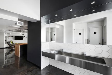Dossier de presse | 2624-02 - Communiqué de presse | Un nouveau studio de son pour La Hacienda Creative - Newsam Construction + MXMA Architecture & Design - Design d’intérieur commercial - Crédit photo : Annie Fafard
