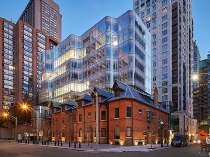 Press kit | 907-04 - Press release | 7 St. Thomas - Hariri Pontarini Architects - Commercial Architecture - Night time view looking south-east - Photo credit: doublespace photography