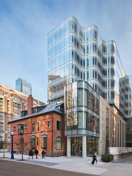 Press kit | 907-04 - Press release | 7 St. Thomas - Hariri Pontarini Architects - Commercial Architecture - View looking north-east - Photo credit: doublespace photography