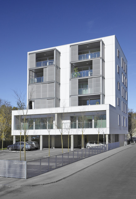 Press kit | 1059-01 - Press release | Accommodations with low consumption in the Leonard de Vinci school - Hellin-Sebbag architectes associés - Residential Architecture - Façade Sud : Grandes loggias pour tous les logements. South façade: Large loggia for every dwelling. - Photo credit: Benoit Wehrlé