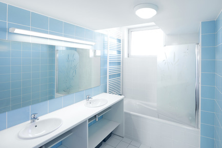 Press kit | 1059-01 - Press release | Accommodations with low consumption in the Leonard de Vinci school - Hellin-Sebbag architectes associés - Residential Architecture - Salle de bain, éclairée et ventilée naturellement.Bathroom, naturally lit and ventilated. - Photo credit: Benoit Wehrlé