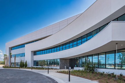 Dossier de presse | 3155-01 - Communiqué de presse | InfoTech Office Building at Celebration Pointe - CUPKOVIC architecture, llc - Architecture commerciale - InfoTech façade facing Tech-Park at Celebration Pointe - Crédit photo : Matt Shoots for Good Photography