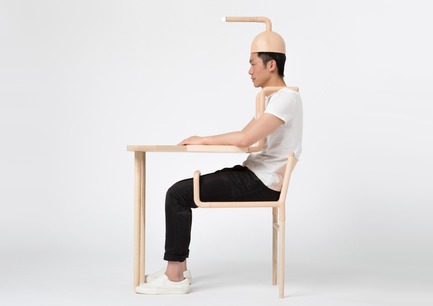 Dossier de presse | 2704-02 - Communiqué de presse | Record Numbers for its Birthday: The 15th Pure Talents Contest at imm cologne Shows an Up-to-Date Cross-Section of the Young, International Design Scene - imm cologne 2018, Koelnmesse - Concours - Inseparable: the table and chair in Symbiotic Objects are mere fragments – lovingly worked from metal, wood and leather – that only become complete when a person inserts him/herself between them as part of the furniture. The Chinese designer Xiang Guan highlights the relationship between human beings and utility objects, one he believes needs to be redefined in our consumer society and throw-away culture. - Crédit photo : Guan/Koelnmesse 